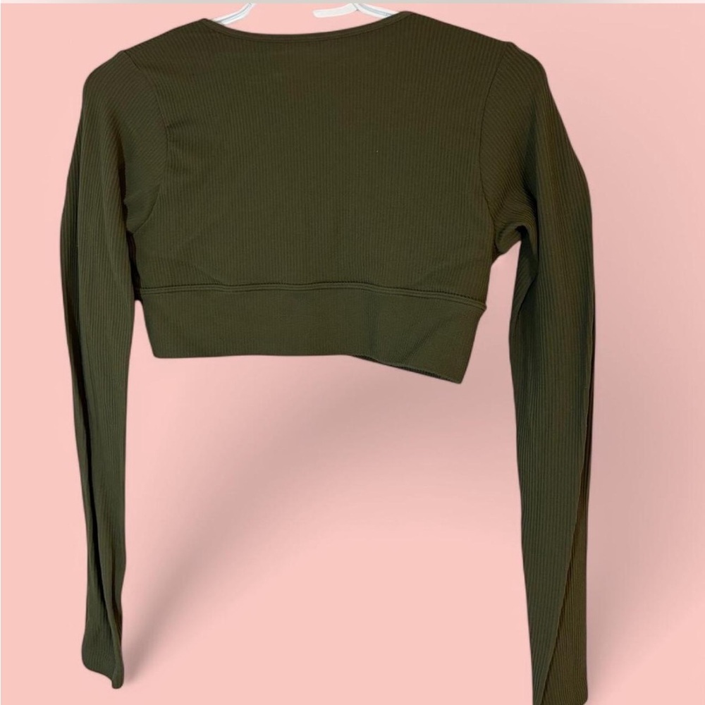 Garage Cropped V Neck Longsleeve - Picture 2 of 3